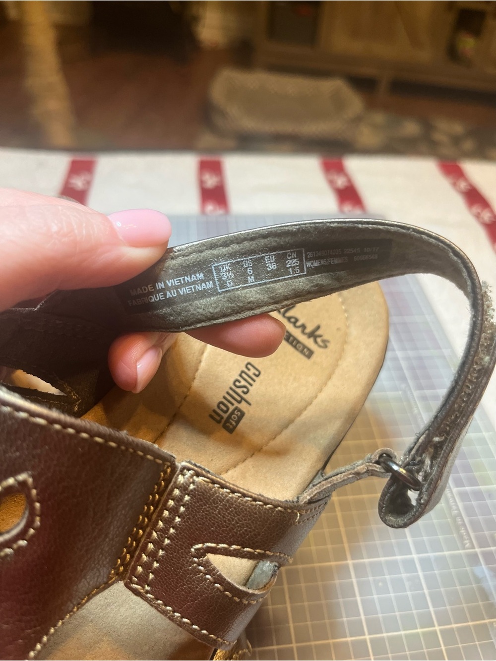 Clarks Cushion Soft, Size: 6, Metallic Bronze Leather Sandals - Picture 2 of 6